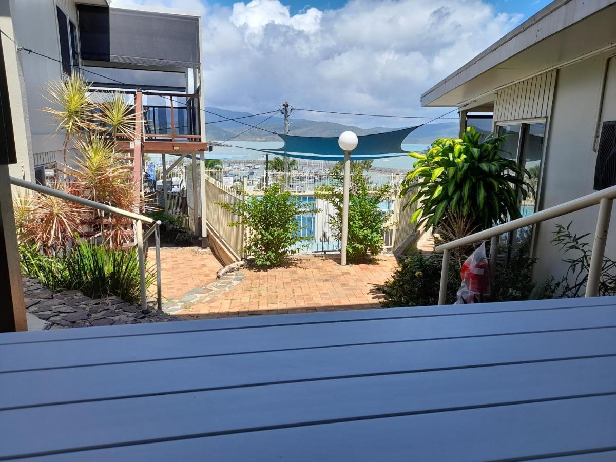 Airlie Apartments Airlie Beach Exterior photo