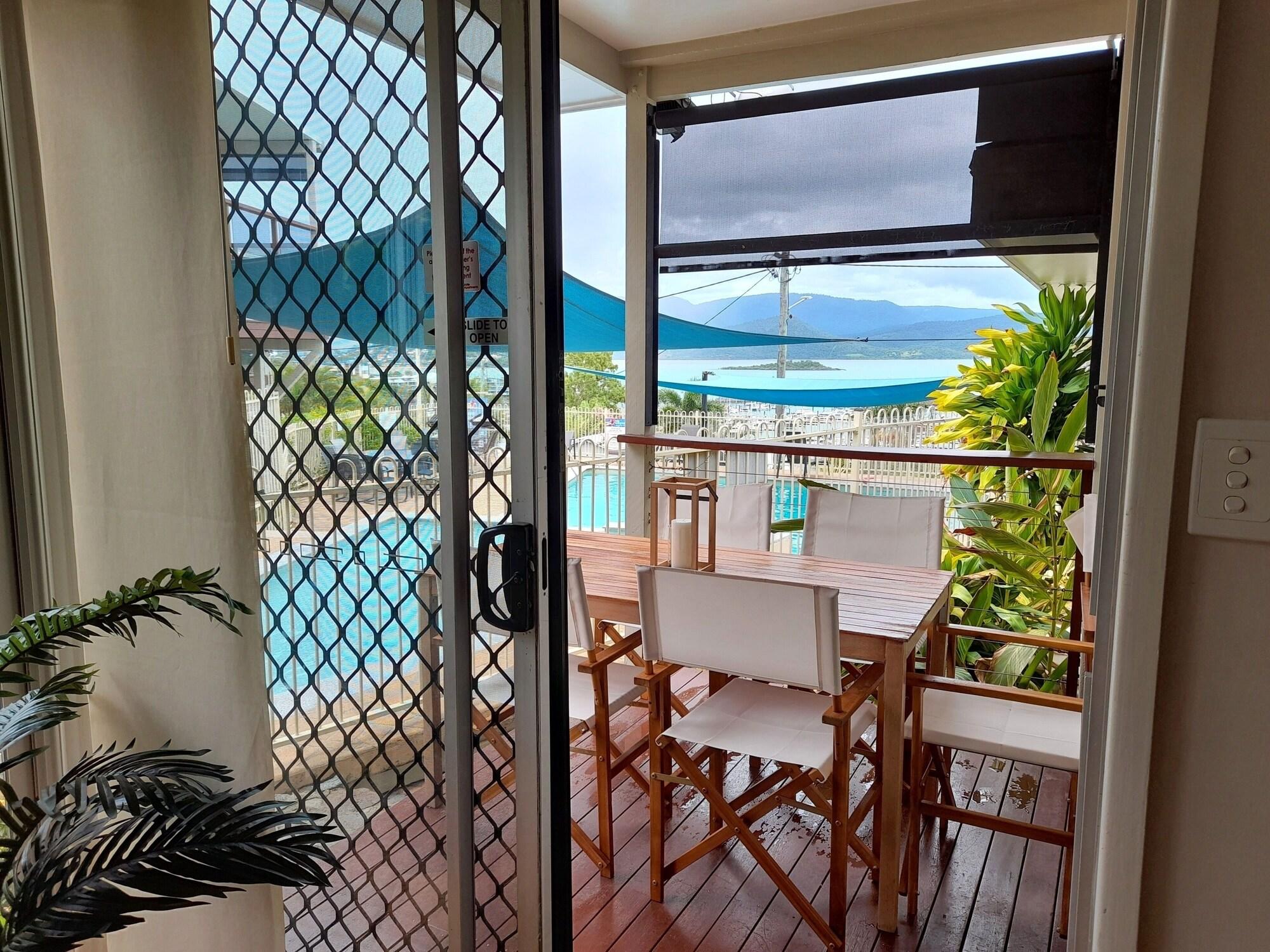 Airlie Apartments Airlie Beach Exterior photo