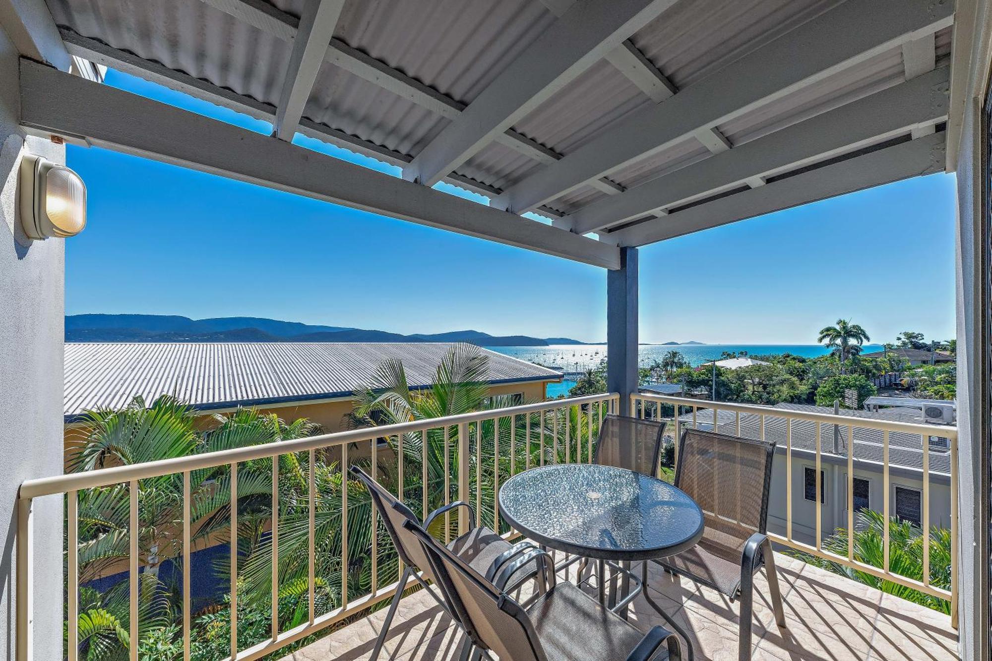 Airlie Apartments Airlie Beach Exterior photo