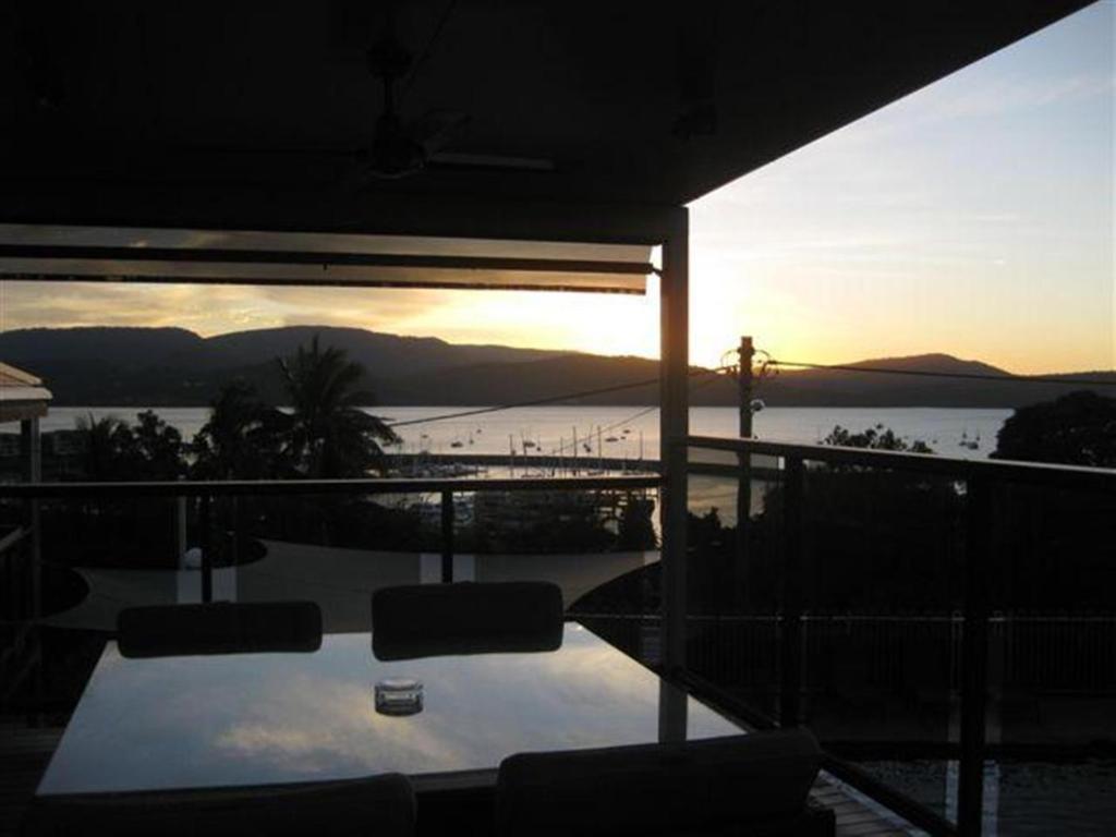 Airlie Apartments Airlie Beach Exterior photo